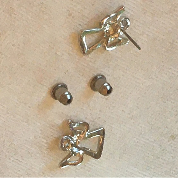 🎈Sale 🎈2 for $10 NWOT silver (color) cut out angel’s post earrings - Picture 4 of 6